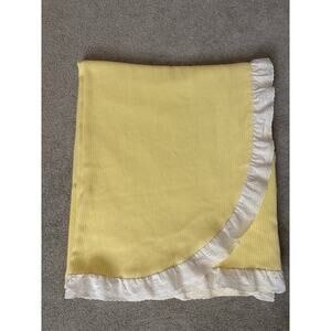 Vintage full/queen yellow bedspread - white eyelet trim - coverlet - 92 x 110
